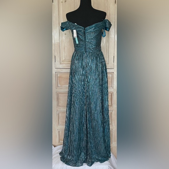 NWT Camille La Vie Teal Metallic Pleated Off-Shoulder Gown – Size 6 - Picture 2 of 6